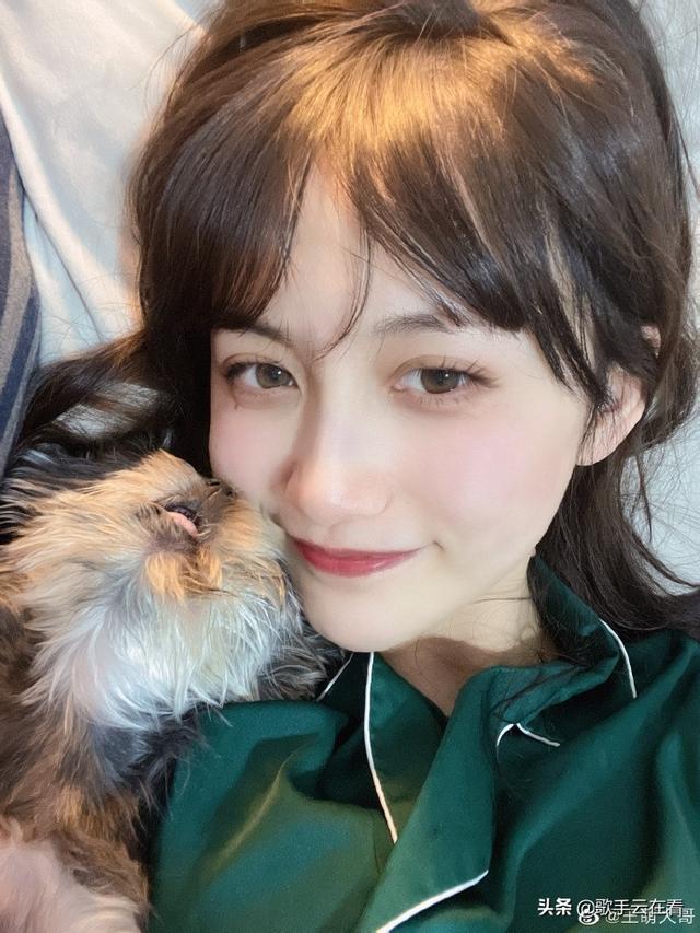 97年美女游戏博主王萌迷人美照欣赏，好漂亮啊