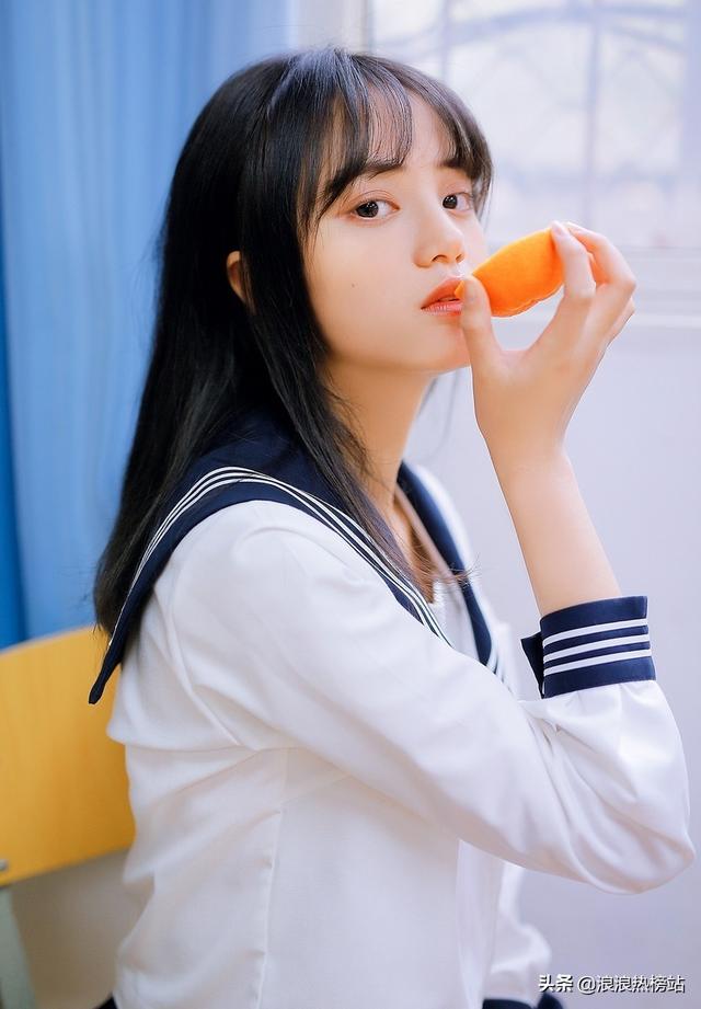 日本水手制服美女黑丝美腿清纯校园学生妹诱惑写真图片