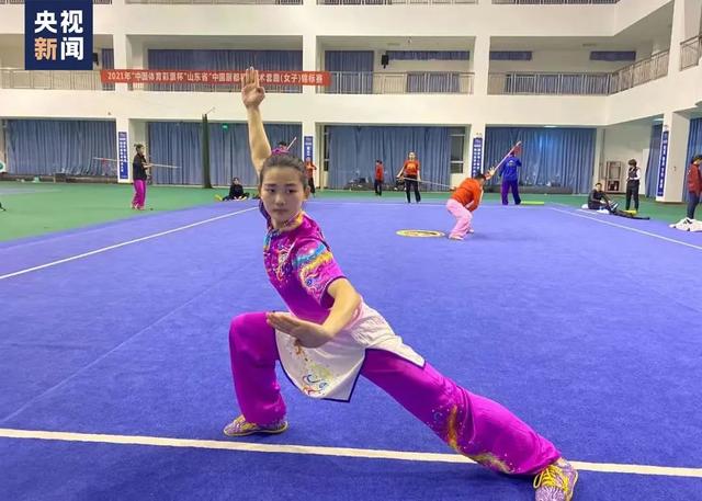 “拿了金牌就来大学报到了！”三大央媒点赞这个山东女孩，身份不简单