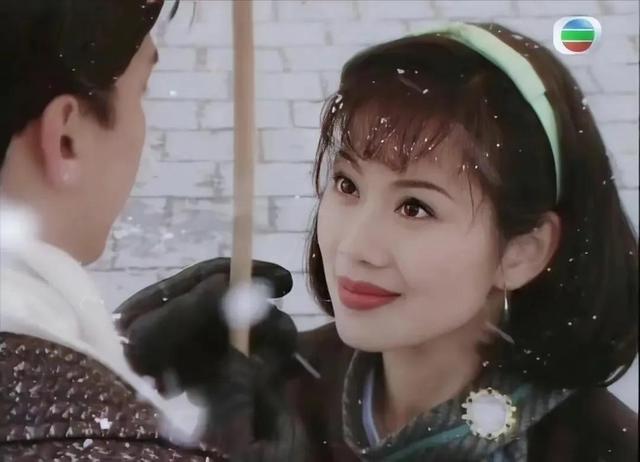 港圈“一眼万年”的短发美女，只服这12位，惊艳洋气，又美又酷帅