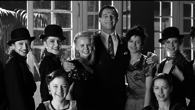 《辛德勒的名单》你不知道的细节！红衣小女孩代表的意义是什么？