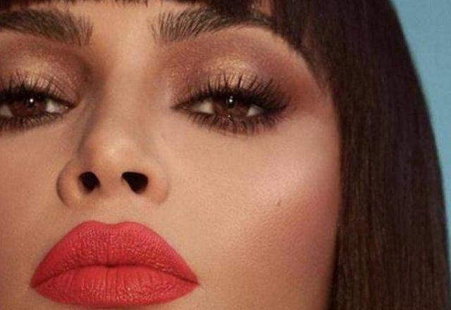 金卡戴珊终于换了发型！电眼配上齐刘海发型，明艳又减龄！