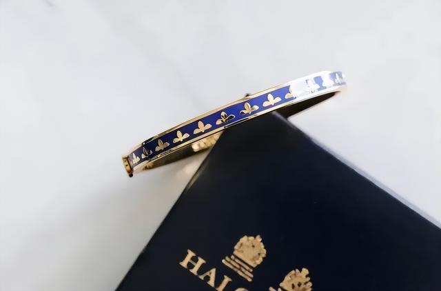 凯特、戴妃同款手镯，英国王室都爱的瓷器，情人节送礼大气有格调