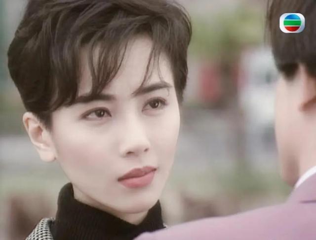 港圈“一眼万年”的短发美女，只服这12位，惊艳洋气，又美又酷帅