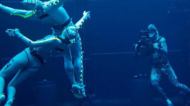 华人之光！全网刷屏的奥斯卡影后，但我只能为杨紫琼高兴5分钟