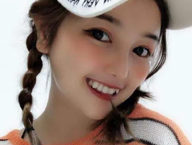 “最美袖珍人”黄韵伊,1米35酷似女明星,年入百万仍然单身