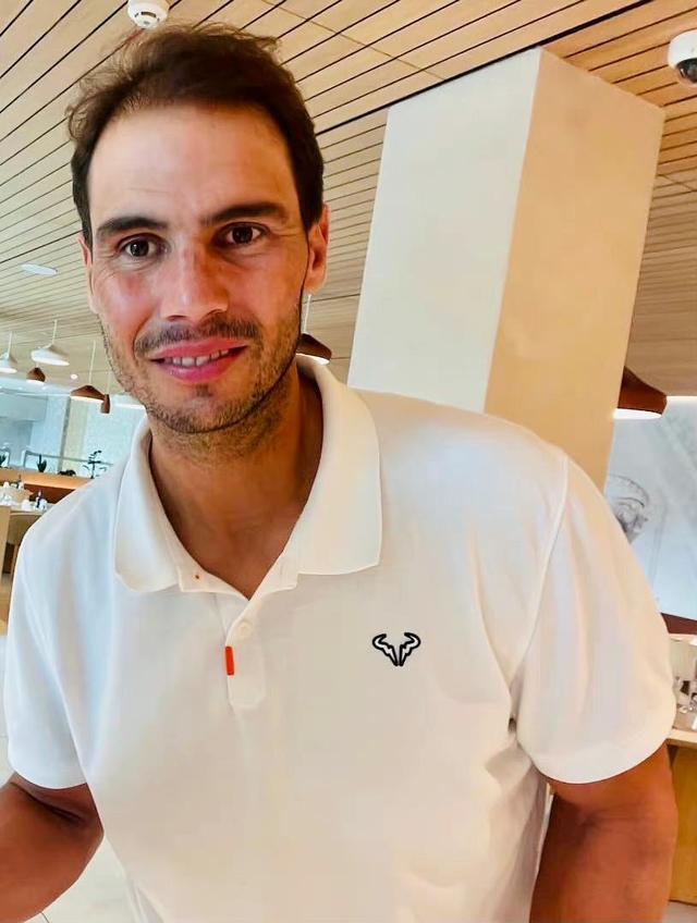 祝贺！中国网球美女追偶像成功，与纳达尔同框，见面时激动落泪