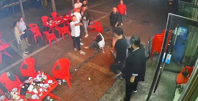 唐山被打女孩最新状况！就诊医院2次发声，目击者：女孩们无危险