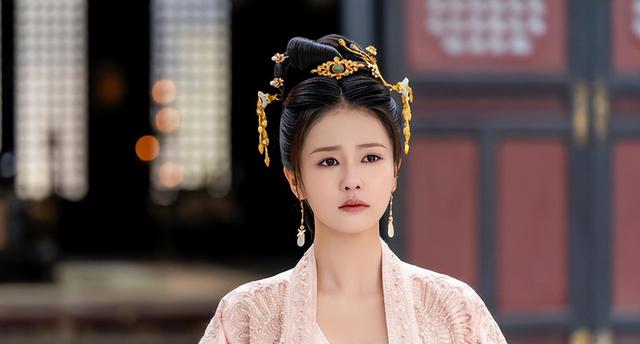 完美女神是假的，胯宽腿粗，溜肩没腰，生图揭露人间真实