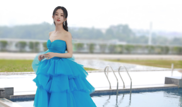 2020年女星红毯十大惊艳造型，可爱在性感面前不值一提