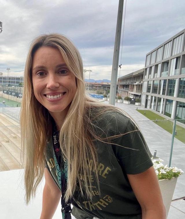 祝贺！中国网球美女追偶像成功，与纳达尔同框，见面时激动落泪