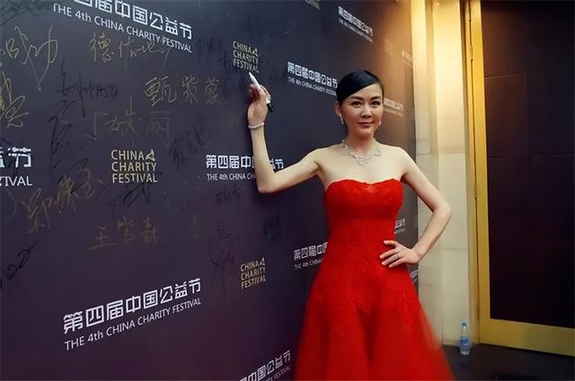 她曾被前夫一巴掌打跑!二婚嫁给体操世界冠军,如今婚姻幸福甜蜜