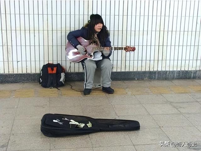 母智障父瘫痪，自杀未遂27岁创业，上春晚的西单女孩今成上亿总裁