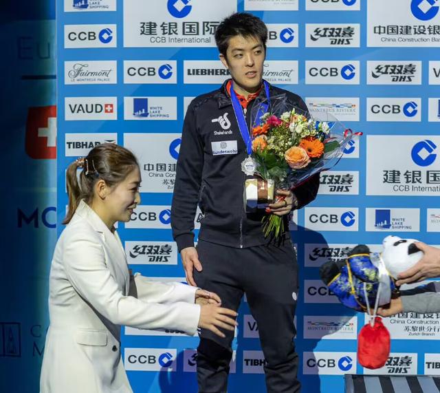 刘诗雯最新消息！一个人拖行李箱现身国内机场，球迷莫名心疼小枣