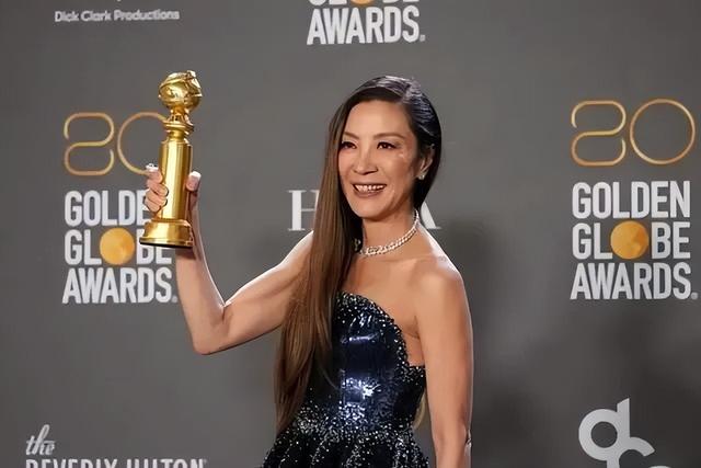 美国这一夜，国际女星风情万种，有人保守有人真大胆，但都不怕冷