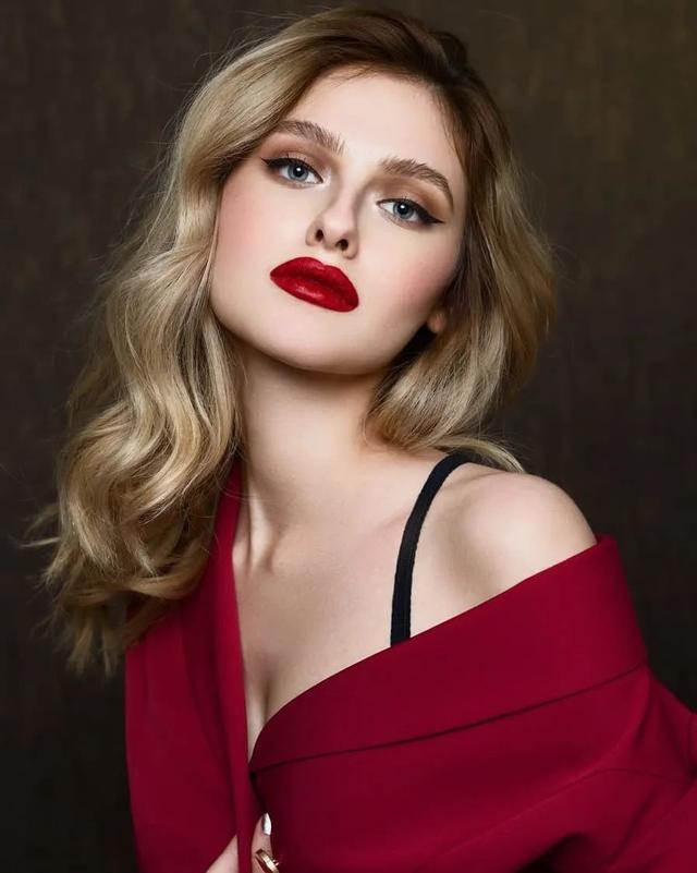 国外的美女：艳丽迷人