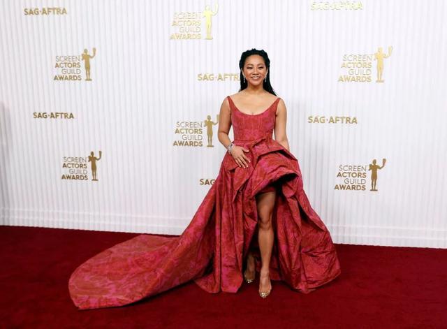 美国这一夜，国际女星风情万种，有人保守有人真大胆，但都不怕冷