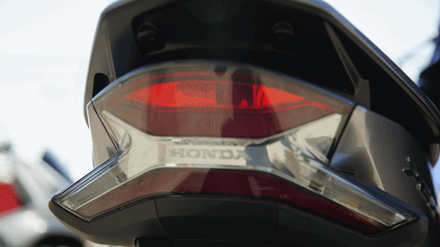 本田最新发布的PCX值不值2.699万元？咱们细节见真章