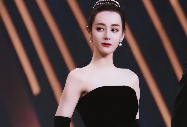 完美女神是假的，胯宽腿粗，溜肩没腰，生图揭露人间真实