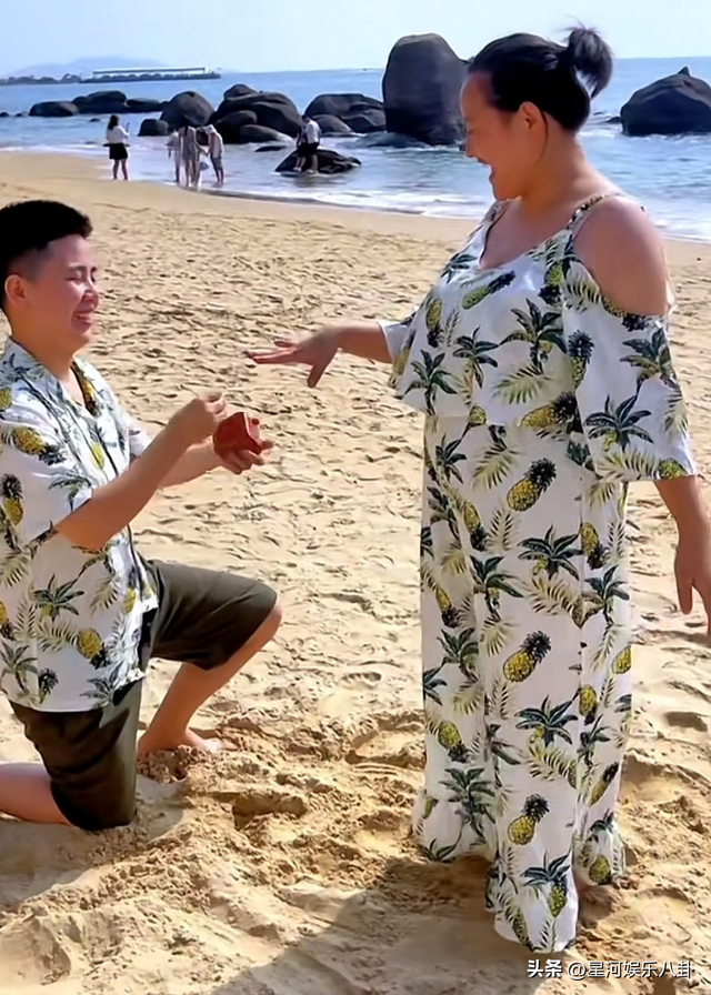 女同性恋晒娃引热议，两人相恋三年生混血宝宝，网友：孩子爸是谁