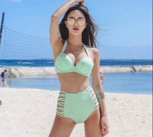 花容月貌的比基尼美女，性感善良，高冷气质令人着迷