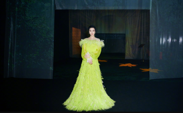 2020年女星红毯十大惊艳造型，可爱在性感面前不值一提