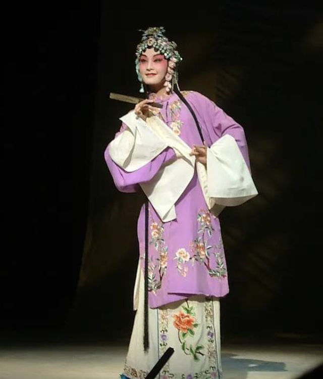 “捧不红”的10位女星，虽然观众扼腕叹息，但火不起来，也是幸运