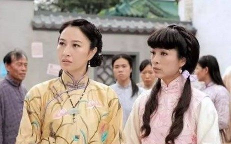 三十出头的蒋欣曾演15岁少女，和赵薇同岁的她却沦为妈妈专业户