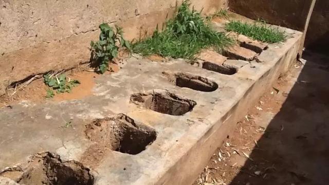 比尔·盖茨为非洲盖史上最牛厕所！全程不用一滴水，排出来还能喝