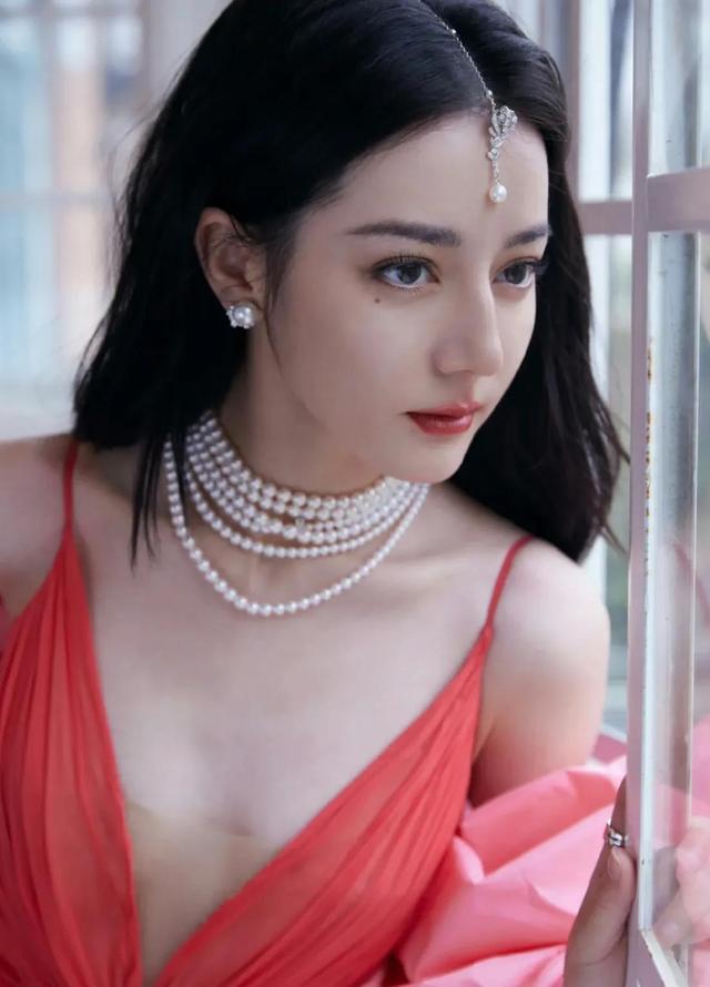 神图!“美神降临”迪丽热巴微博之夜 2023