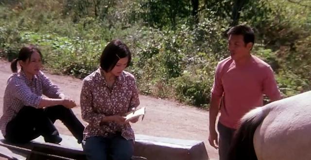 苦命女人年轻丧夫,因长得漂亮被三个男人看上,却选了个穷小子