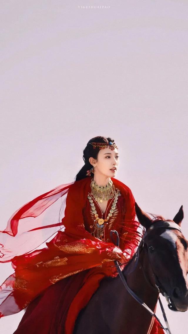 16位女明星骑马大PK！小枫唯美、刘涛好酷、左大玢最让人意外