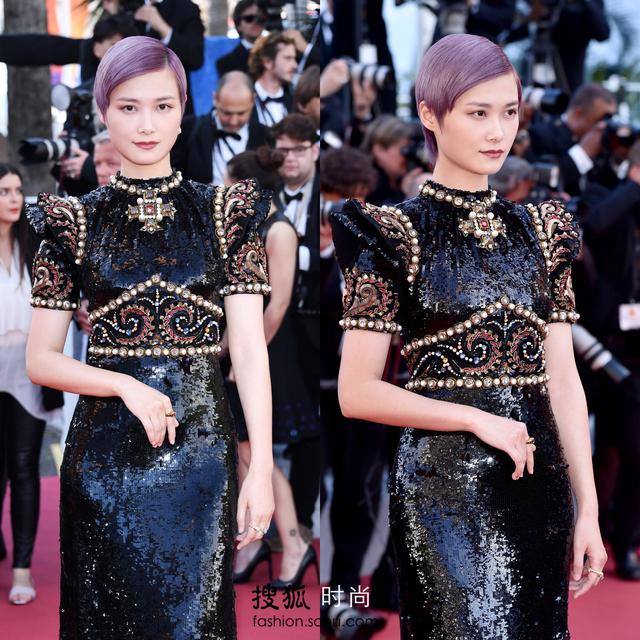 关晓彤薄荷绿礼服裙获赞，胡歌红毯上的“眨眼杀”好迷人！