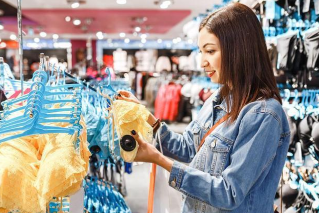 浙江18岁校花坚持白天不穿“内衣”，一年以后，发生了这几个变化