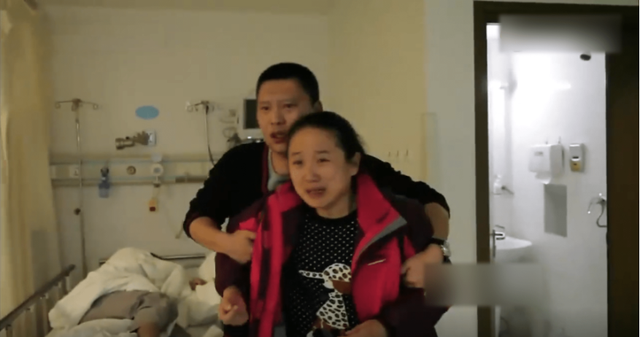 2015年,6岁女儿突发疾病死亡,父亲痛哭掀开白布:再让我看一眼