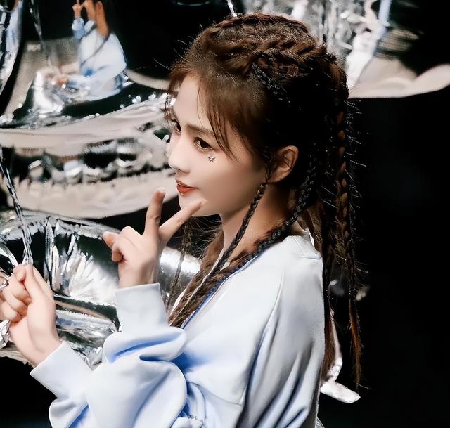 完美女神是假的，胯宽腿粗，溜肩没腰，生图揭露人间真实