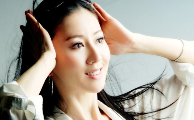 曾因一本人体写真集，她火遍全网，把张柏芝都甩到了“美女榜”后