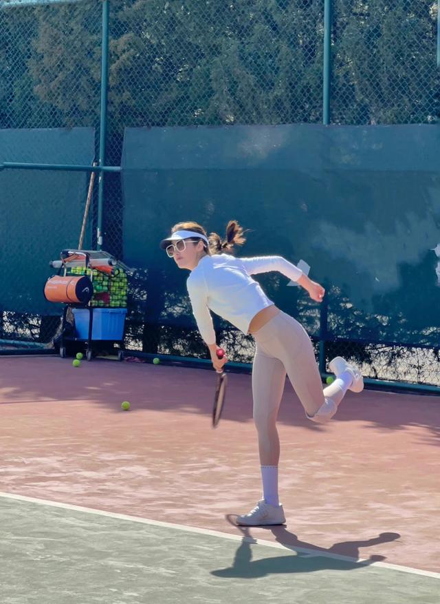 夏天到！20位性感女星接连秀身材，马甲线水蛇腰蜜桃臀，个个养眼