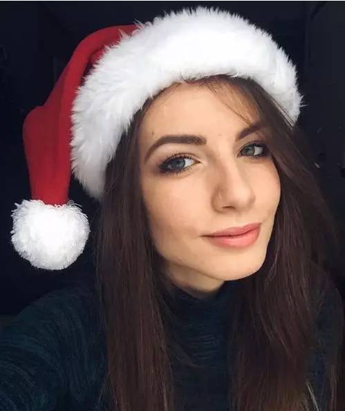 21岁的全球最性感女裁判，用美貌与情商征服球员