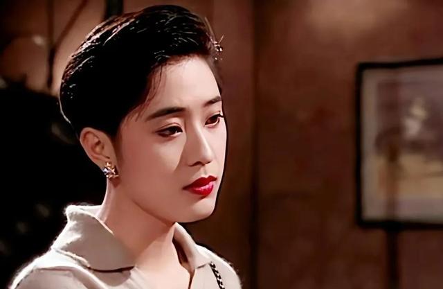 港圈“一眼万年”的短发美女，只服这12位，惊艳洋气，又美又酷帅