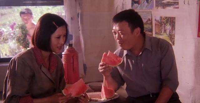 苦命女人年轻丧夫,因长得漂亮被三个男人看上,却选了个穷小子