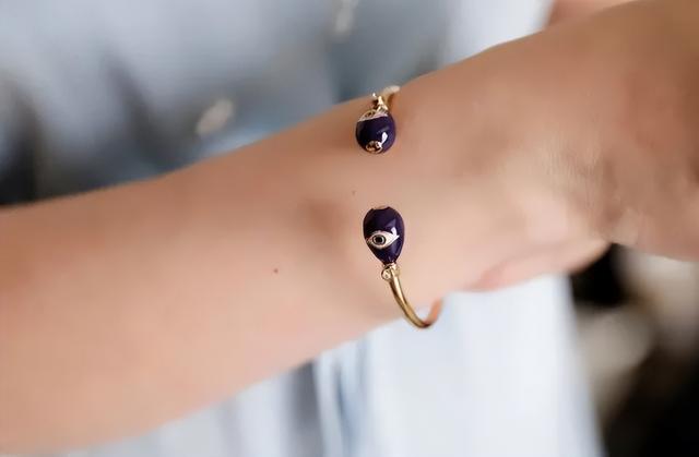 凯特、戴妃同款手镯，英国王室都爱的瓷器，情人节送礼大气有格调