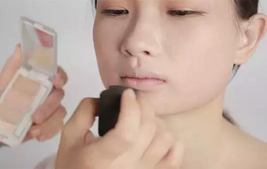 新手化妆教程视频淡妆，化妆师教你瞬间变脸