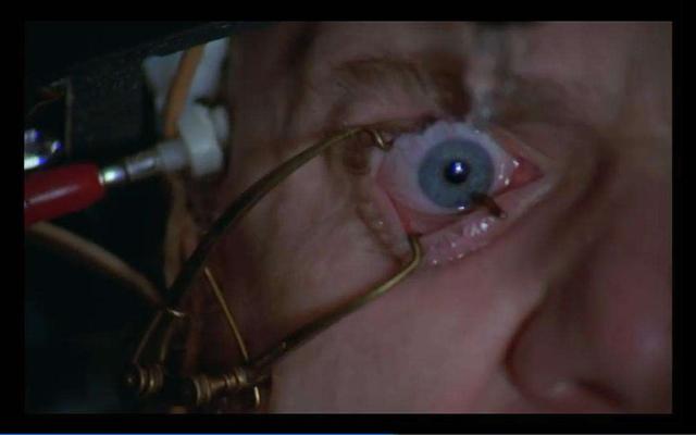 美女偷窥别人隐私生活,却害得男友自杀,尺度和反转令人窒息