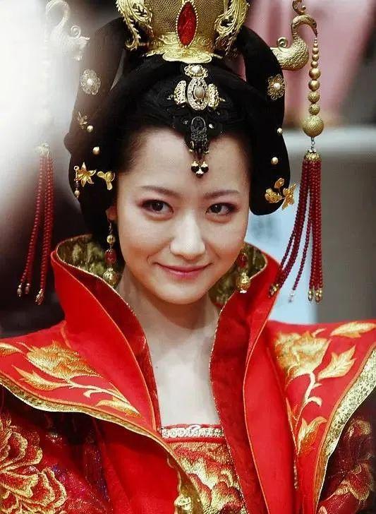 10位“一眼万年”女演员，个个美到窒息，有人靠一个角色吃一辈子