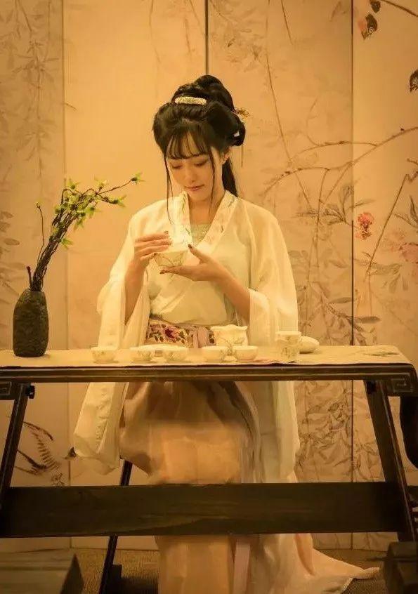 90后中国姑娘，在澳洲街头搞“事情”，竟然美哭外媒、惊动CCTV