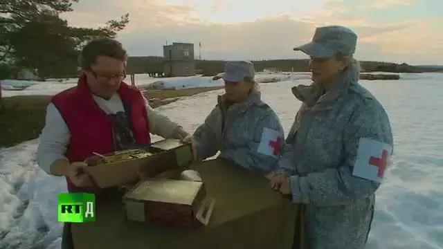 在北极抢救伤员有多难？俄美女军医告诉你，绑绷带也是技术活