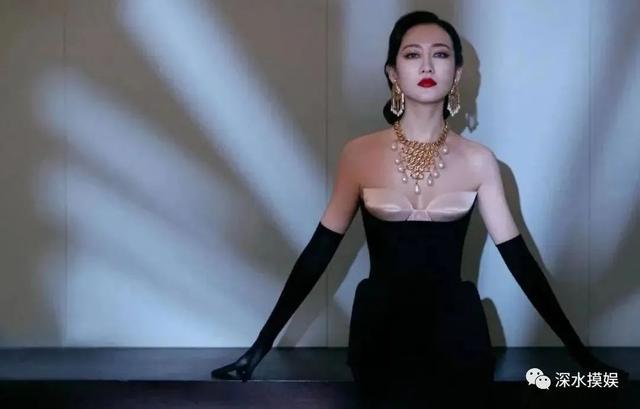 王鸥体态性感成熟知性有女人味