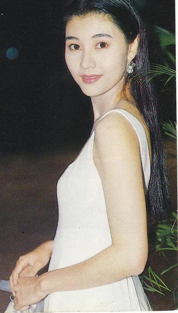 “木头美人”李嘉欣的复杂情史：出走半生，归来仍嫁富豪