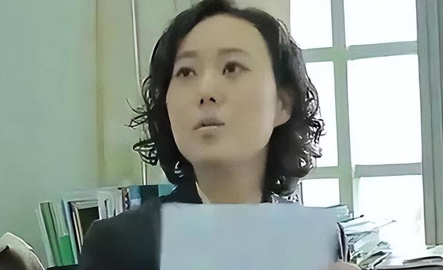 美女贪官金英丽,与3位富商共同交往,为方便包里常备“计生用品”